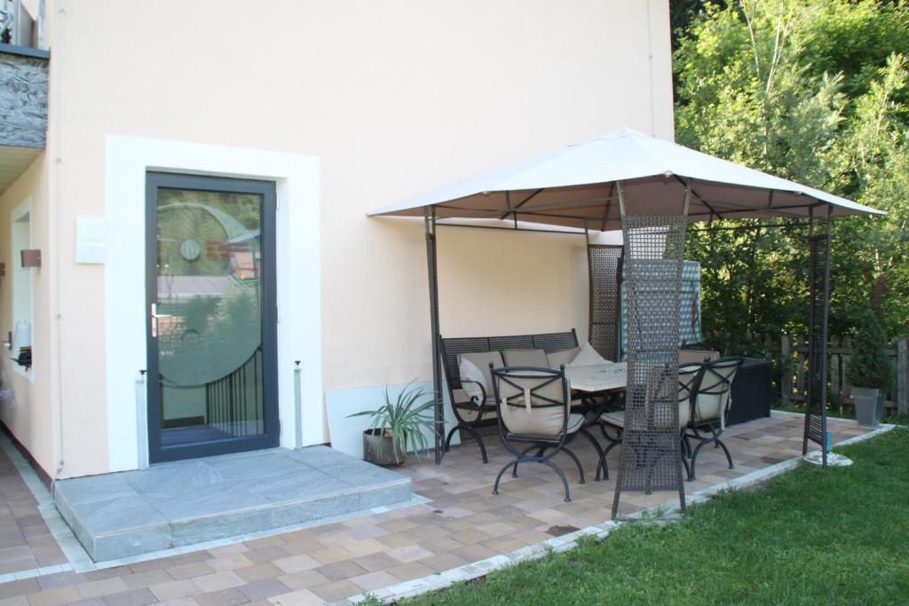 Patio alebo iná vonkajšia časť ubytovania Energiepension Schwaiger