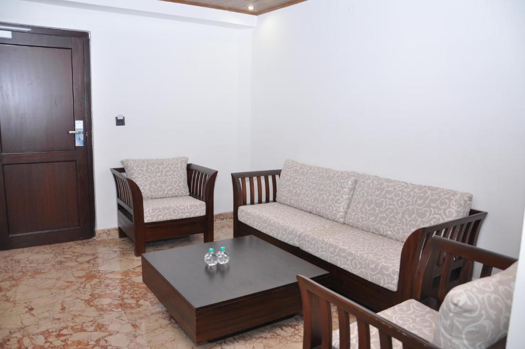 Posezení v ubytování Lakshmi Hotel