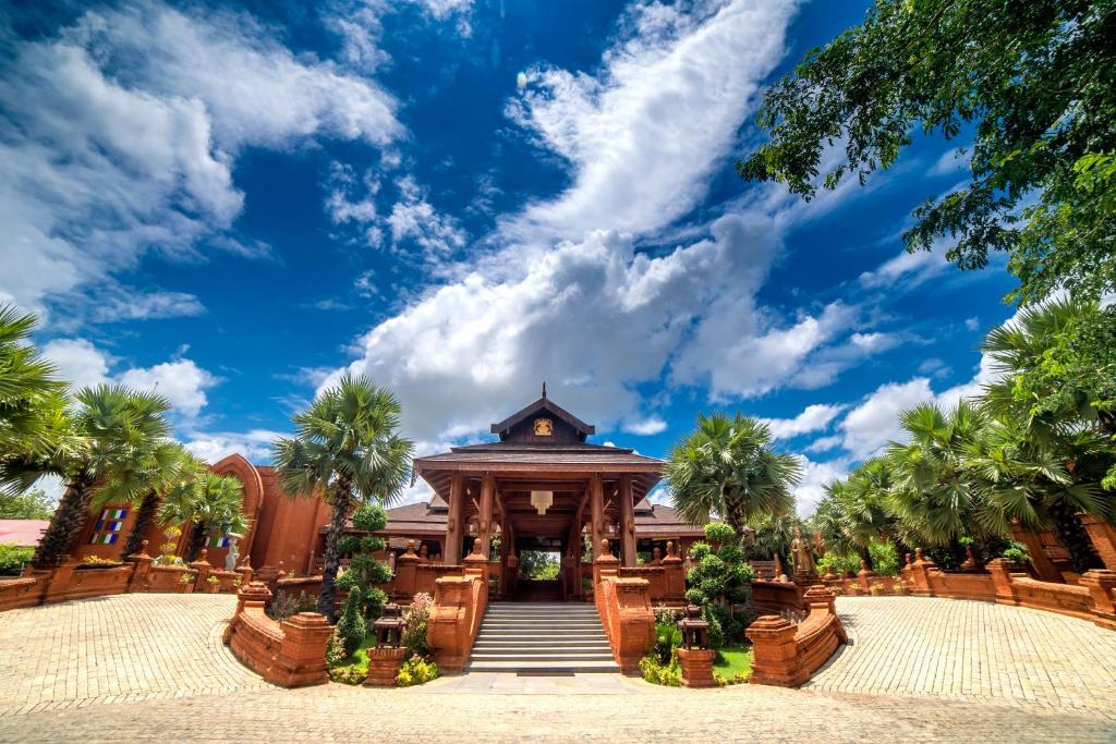 A garden outside Heritage Bagan Hotel