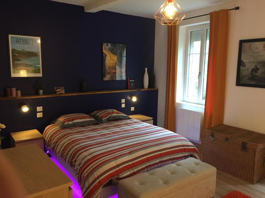 Ένα ή περισσότερα κρεβάτια σε δωμάτιο στο L appartement du parc