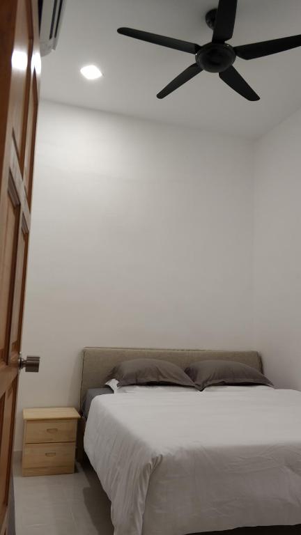Postel nebo postele na pokoji v ubytování Mersing little homestay with free WIFI