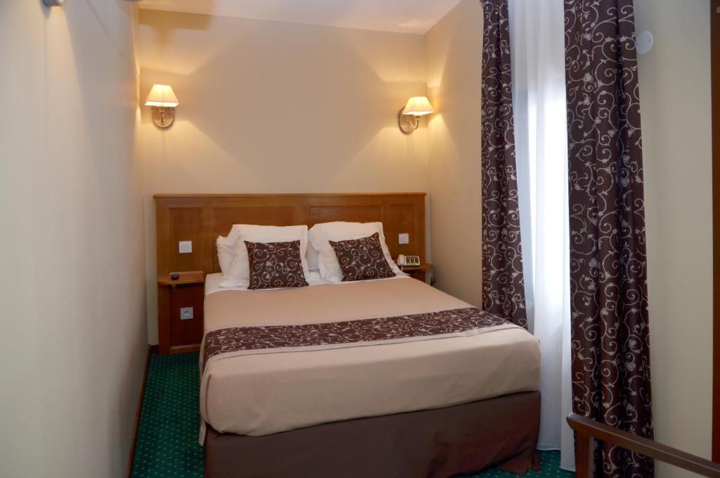 Postel nebo postele na pokoji v ubytování Hôtel Héliot, Cosy Places by Charme & Caractère