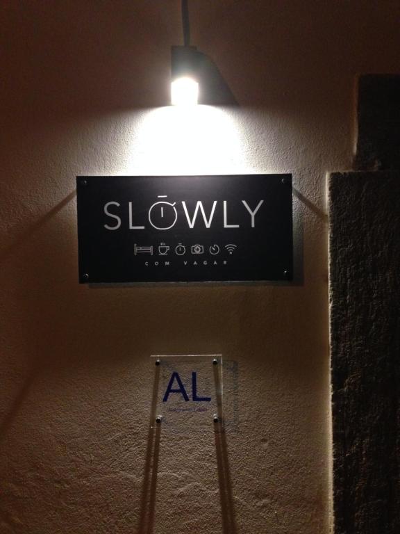 Slowly - Com Vagar - Housity