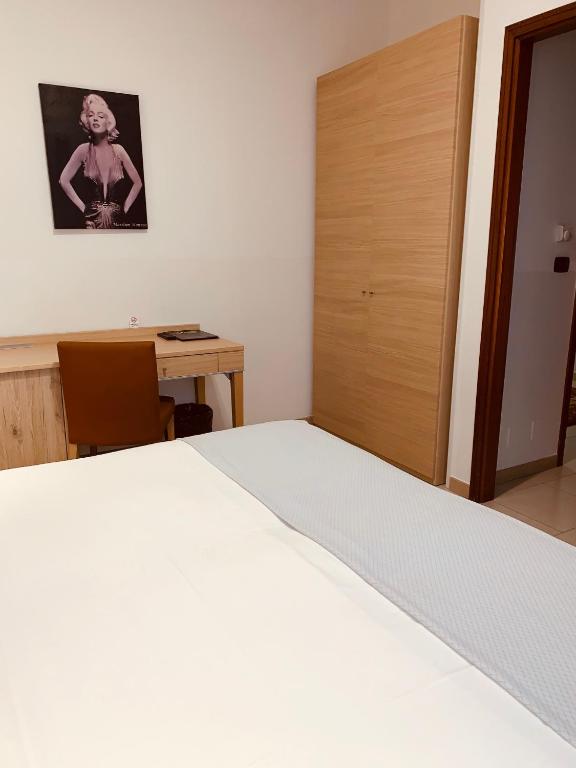 Postel nebo postele na pokoji v ubytování Flying Hotel