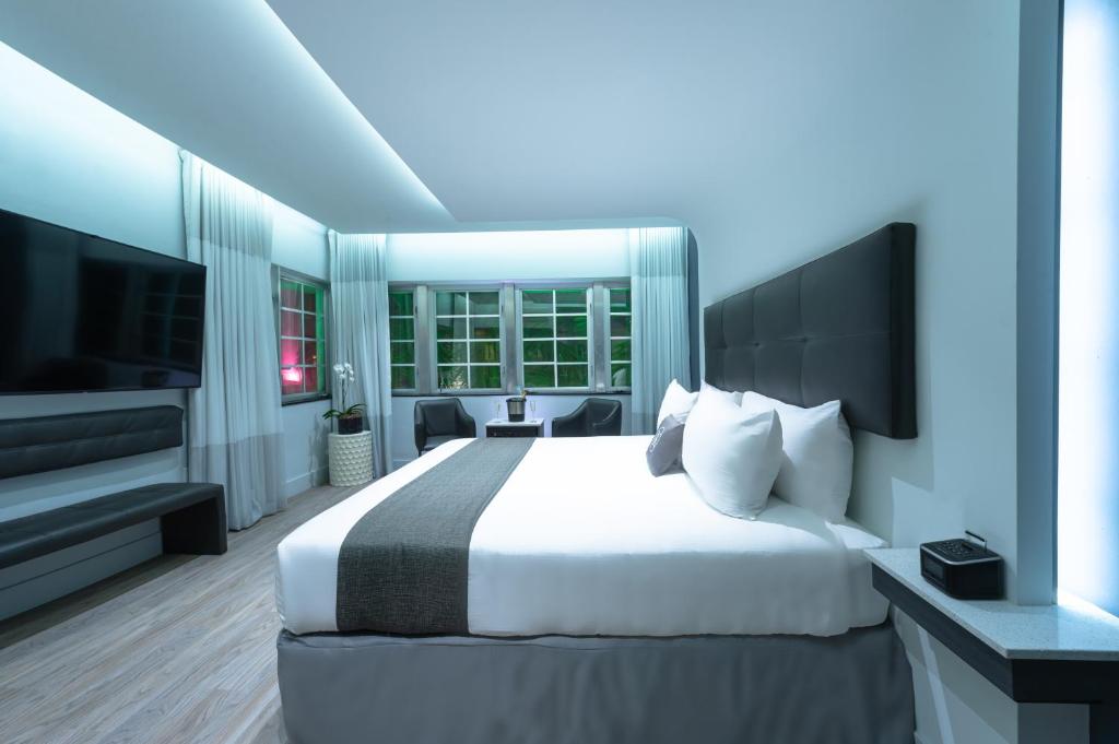 Postel nebo postele na pokoji v ubytování Kent Hotel