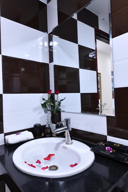 Koupelna v ubytování Hanoi Elpis Grand Hotel
