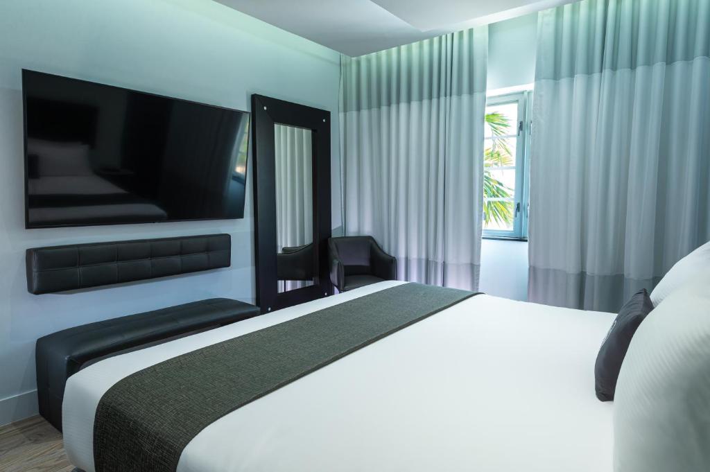 Postel nebo postele na pokoji v ubytování Kent Hotel