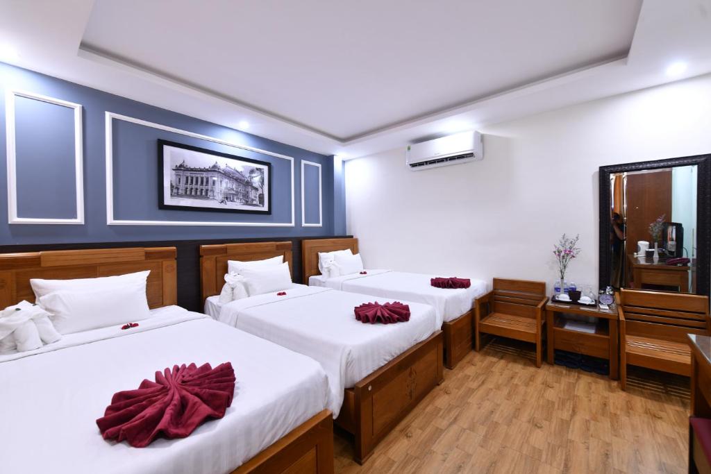 Hanoi Elpis Grand Hotel - Deluxe Triple Room