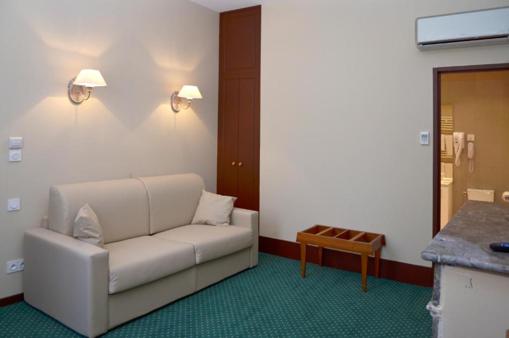 Posezení v ubytování Hôtel Héliot, Cosy Places by Charme & Caractère