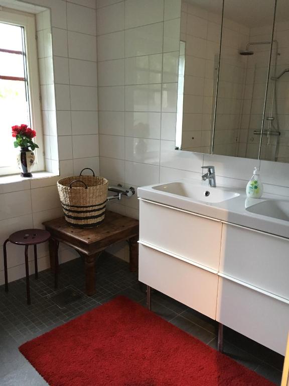 Koupelna v ubytování Öregrund BnB