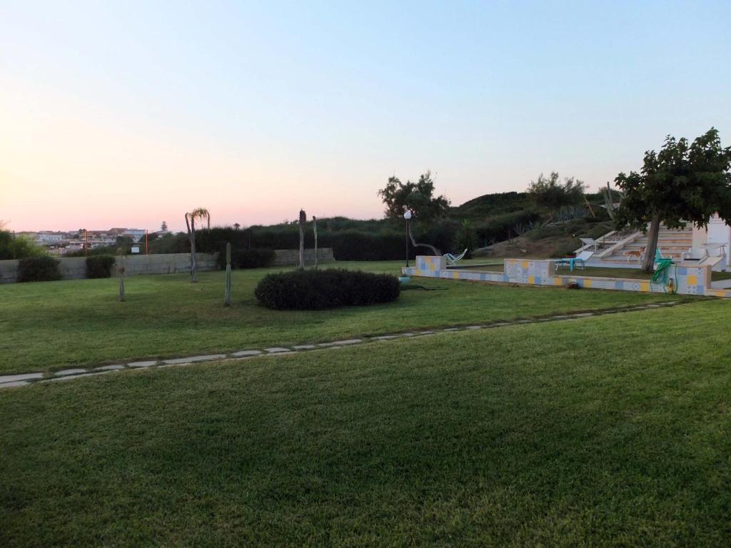 Vonkajšia záhrada v ubytovaní Puntabraccetto Sunset