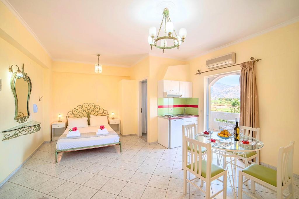 Postel nebo postele na pokoji v ubytování Palladion Hotel