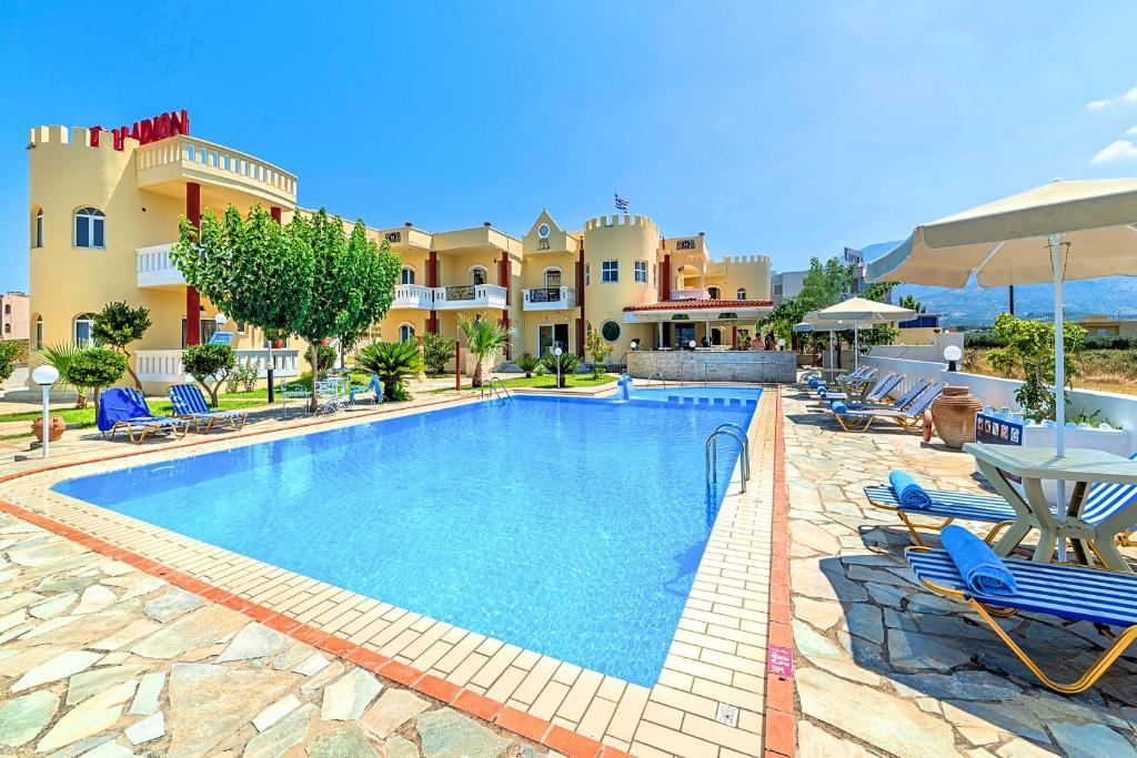 Bazén v ubytování Palladion Hotel nebo v jeho okolí