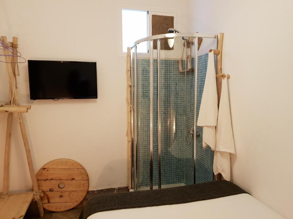 Cactus Host - Double Room With Shared Bathroom