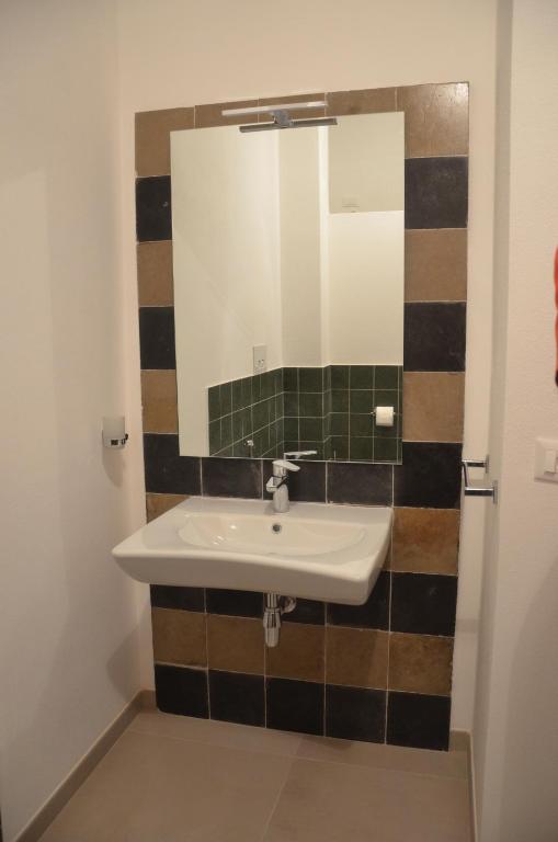 A bathroom at Belle Époque