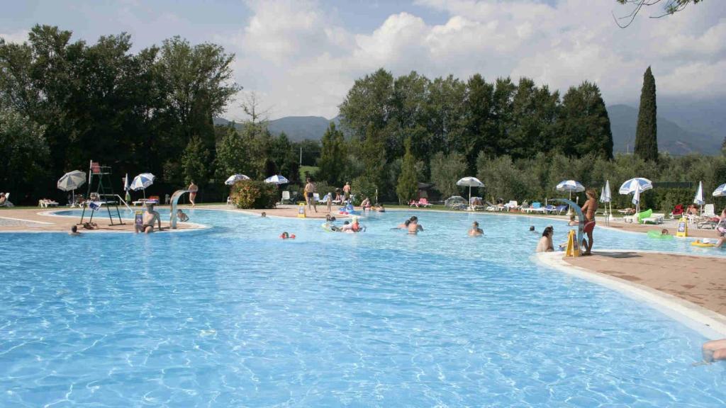 Het zwembad bij of vlak bij Fornella Camping & Wellness family resort