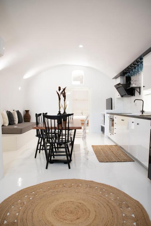 Kuchyň nebo kuchyňský kout v ubytování Aleria Luxury Cave Santorini
