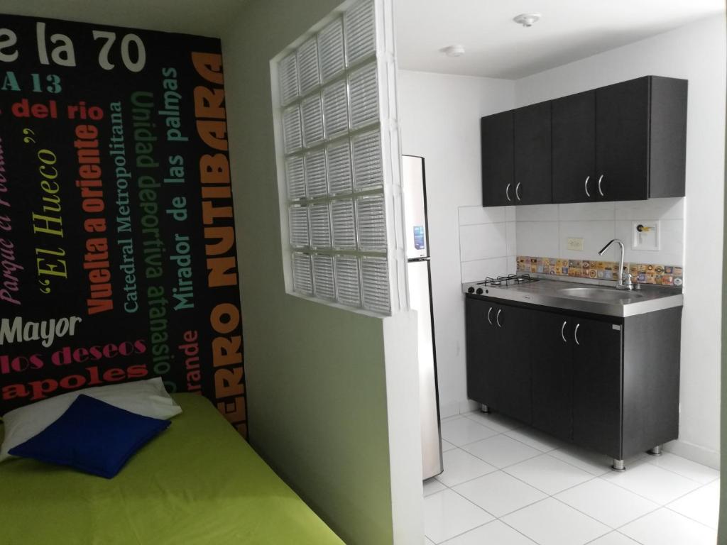 Kuchyň nebo kuchyňský kout v ubytování APARTA ESTUDIO 7051