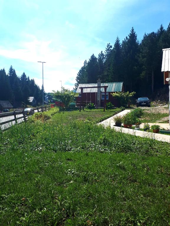 O grădină în afara Rondović Apartmani - Durmitor