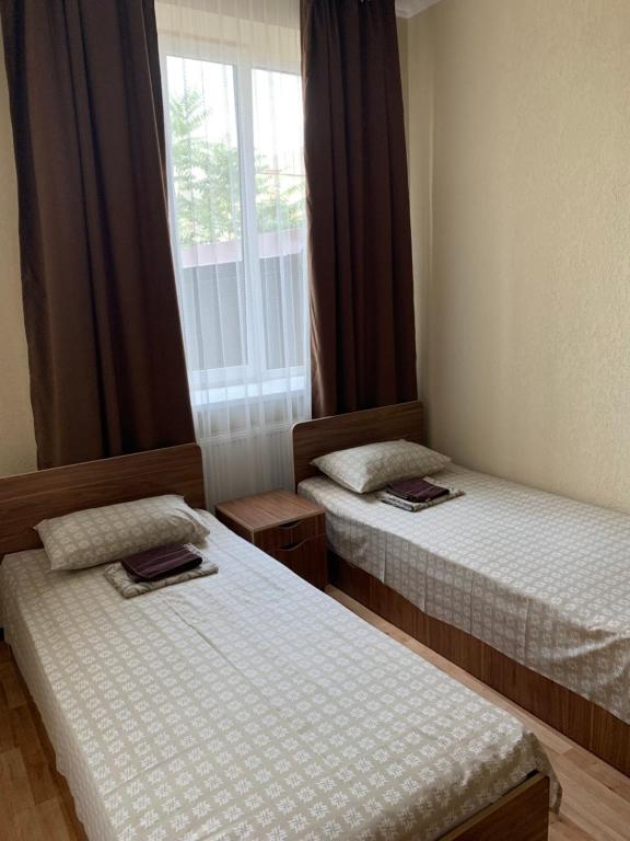 Postel nebo postele na pokoji v ubytování Monada Hotel & Hostel