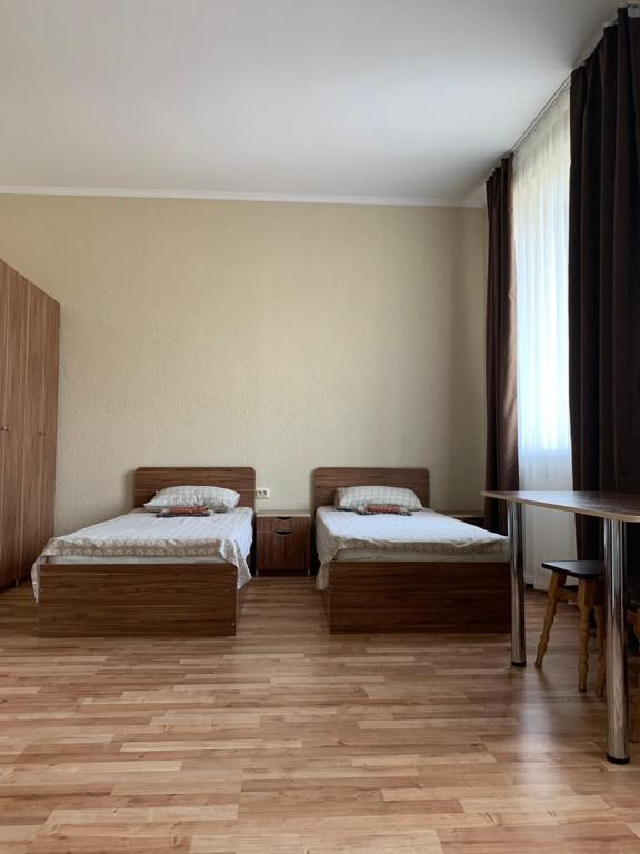 Postel nebo postele na pokoji v ubytování Monada Hotel & Hostel