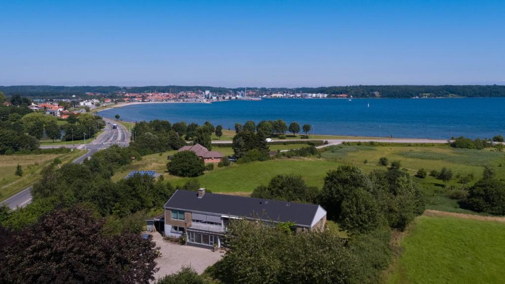 Aabenraa Bed - Housity