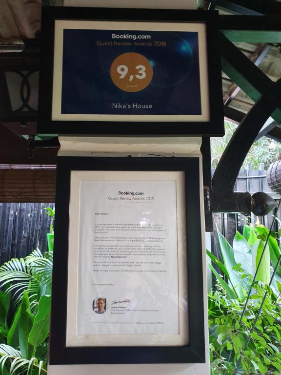 Certifikát, hodnocení, plakát nebo jiný dokument vystavený v ubytování Nika's House