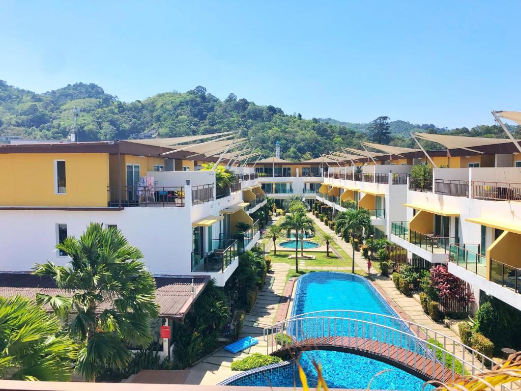 Výhled na bazén z ubytování 3BR AP Grand @ Kamala Phuket by Phuket Holiday nebo okolí