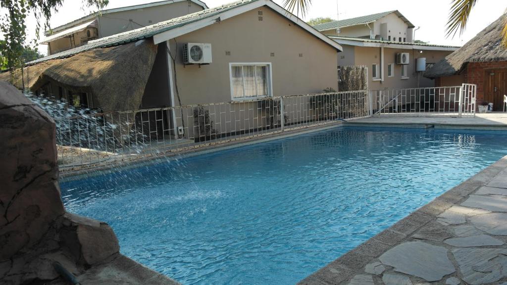 Swimmingpoolen hos eller tæt på Royal Olympia Lodge Lusaka
