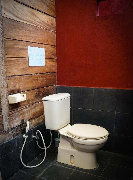 Harry's Ocean House Pacitan - 1