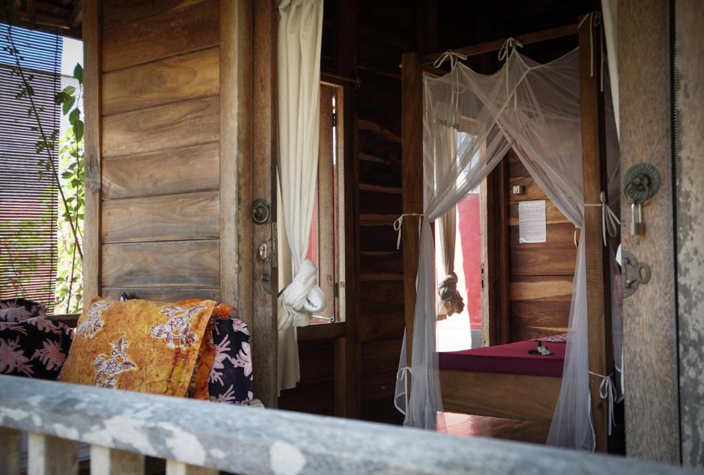 Harry's Ocean House Pacitan - 6