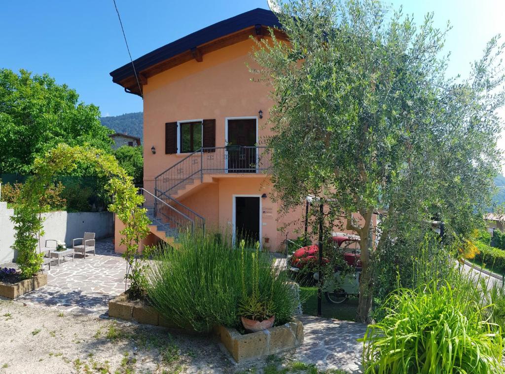 een huis met een trap ervoor bij Casa Gina Garden and view by Gardadomusmea in Tremosine Sul Garda