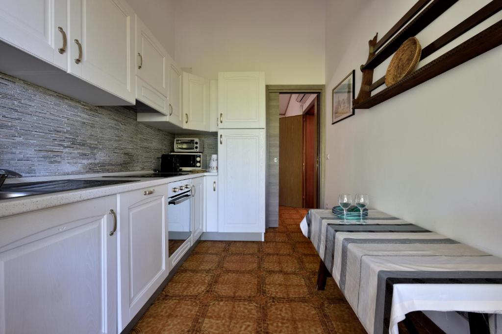 A kitchen or kitchenette at Villa Orrì