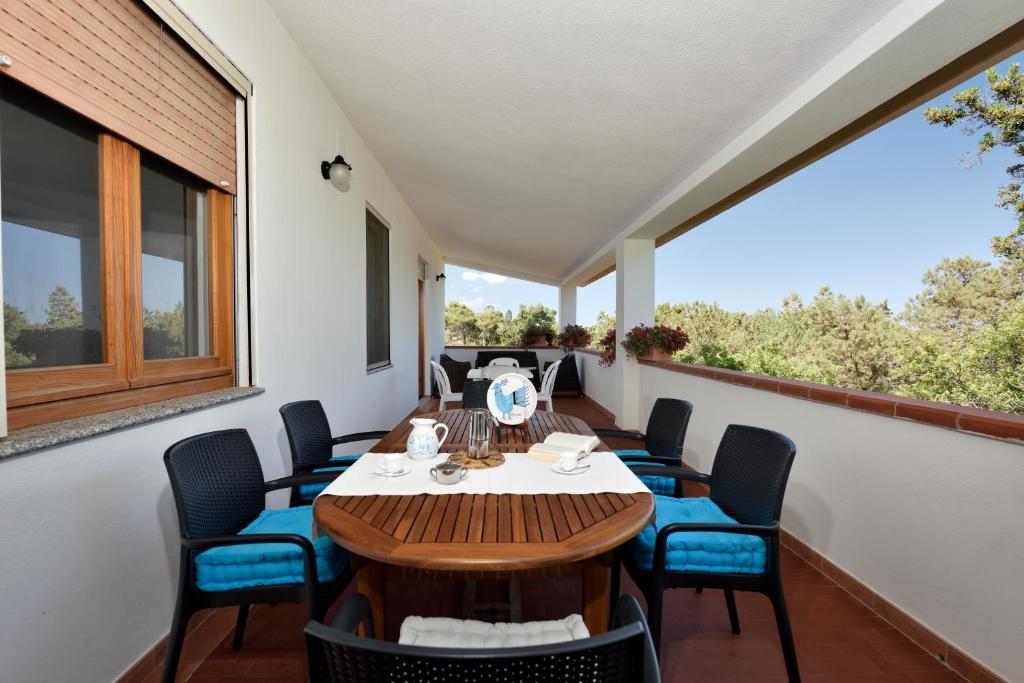 A seating area at Villa Orrì