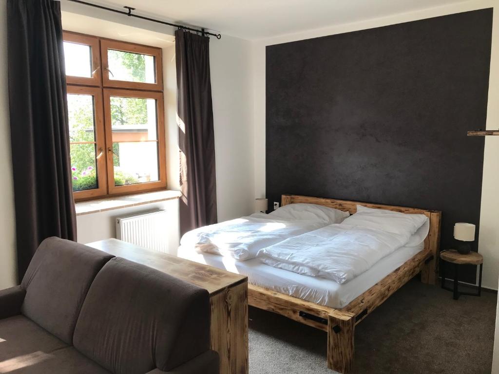 Bezručova škola - Comfort Triple Room Con Ducha