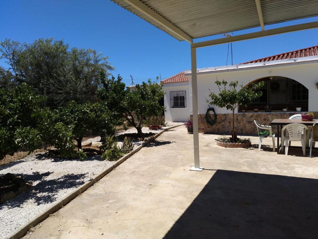 Vonkajšia záhrada v ubytovaní VILLA LOS ARCOS