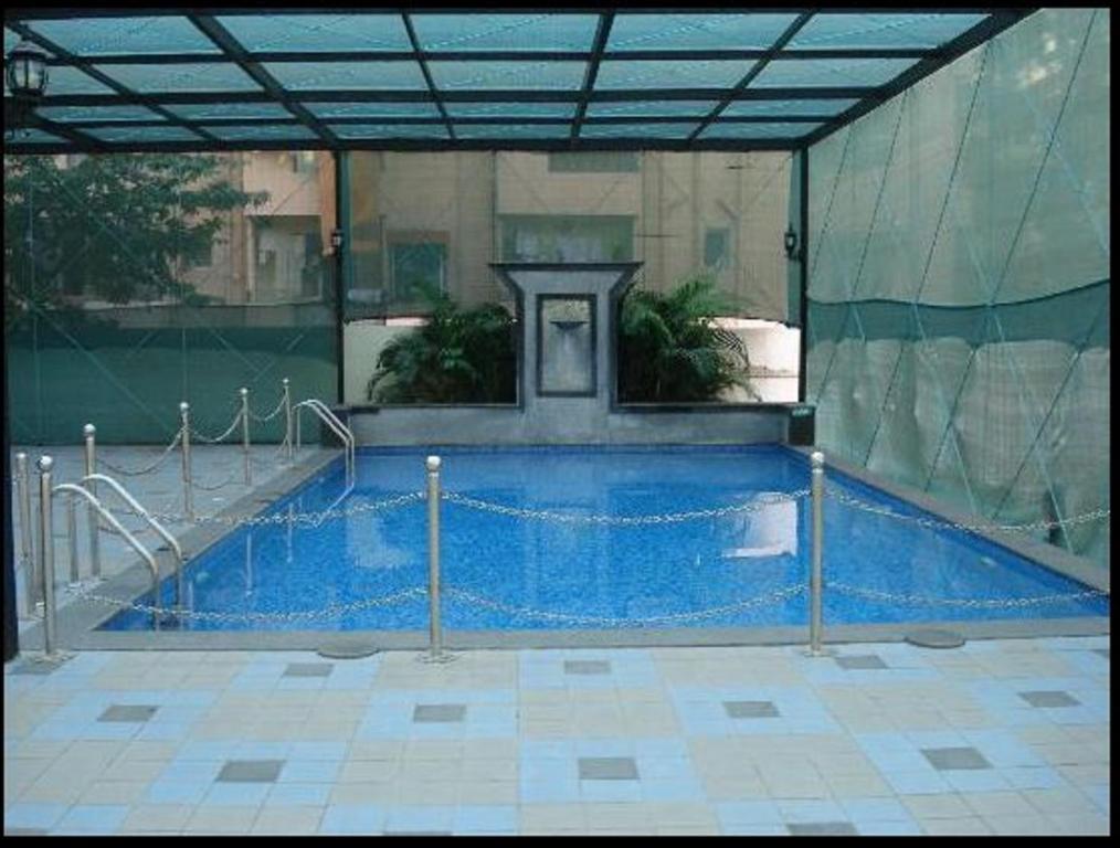 Bazén v ubytování Pride Hotel, Chennai nebo v jeho okolí