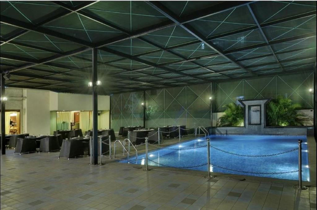 Bazén v ubytování Pride Hotel, Chennai nebo v jeho okolí