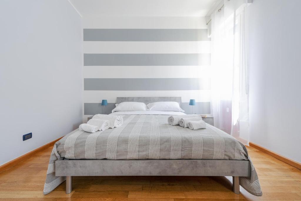 A bed or beds in a room at Sant'Orsola Colorful Huge Apartment