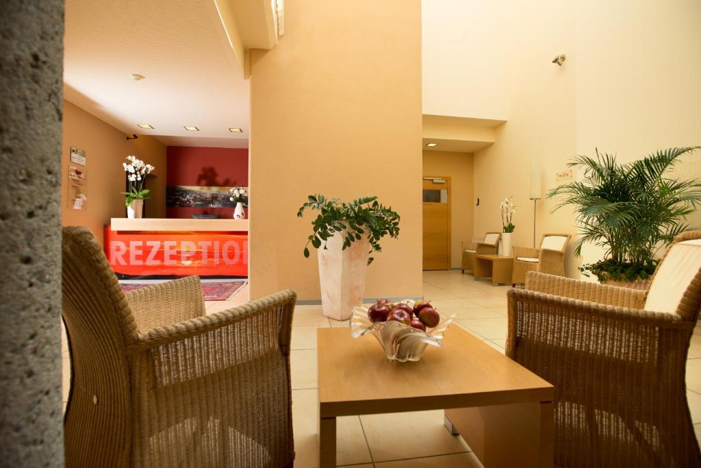 Seating area sa Hotel-Restaurant Allmer