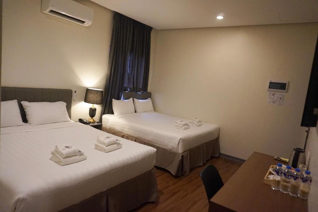 Postel nebo postele na pokoji v ubytování CREVICE HOTEL