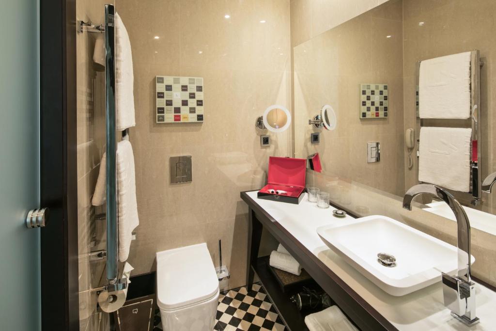 Koupelna v ubytování Quentin Prague Hotel