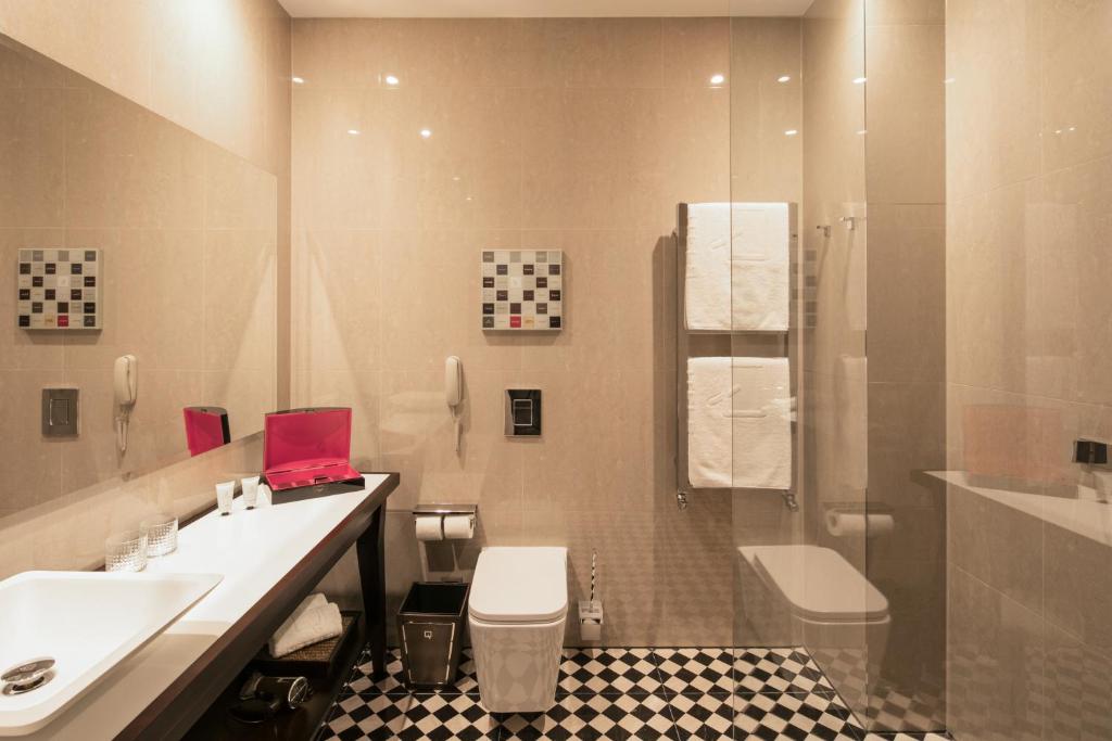 Koupelna v ubytování Quentin Prague Hotel
