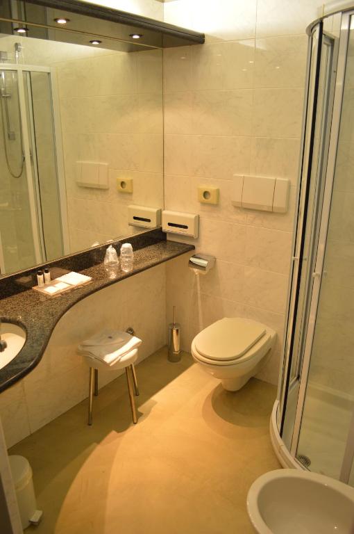 A bathroom at Art Hotel Boston