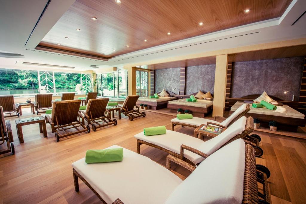 Posezení v ubytování Hotel Langenwaldsee