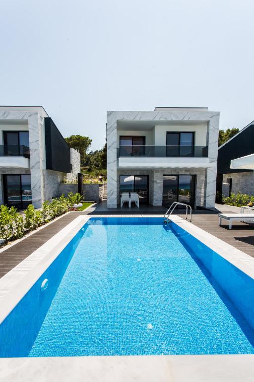 Bazén v ubytovaní Crystal villas & suites alebo v jeho blízkosti
