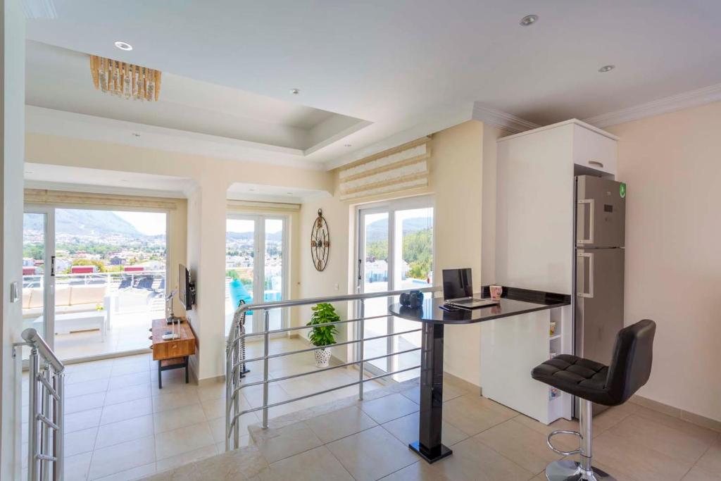 Kuchyň nebo kuchyňský kout v ubytování ORKA RESIDENCE VILLA 3