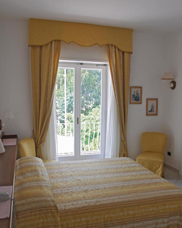 Postel nebo postele na pokoji v ubytování Hotel Biancamaria