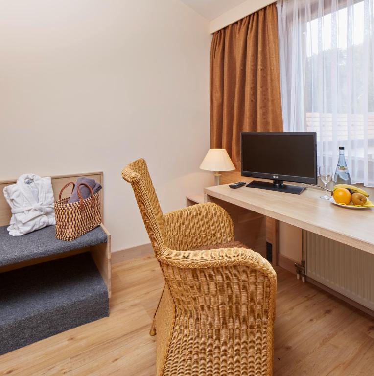 TV a/nebo společenská místnost v ubytování NaturKulturHotel Stumpf
