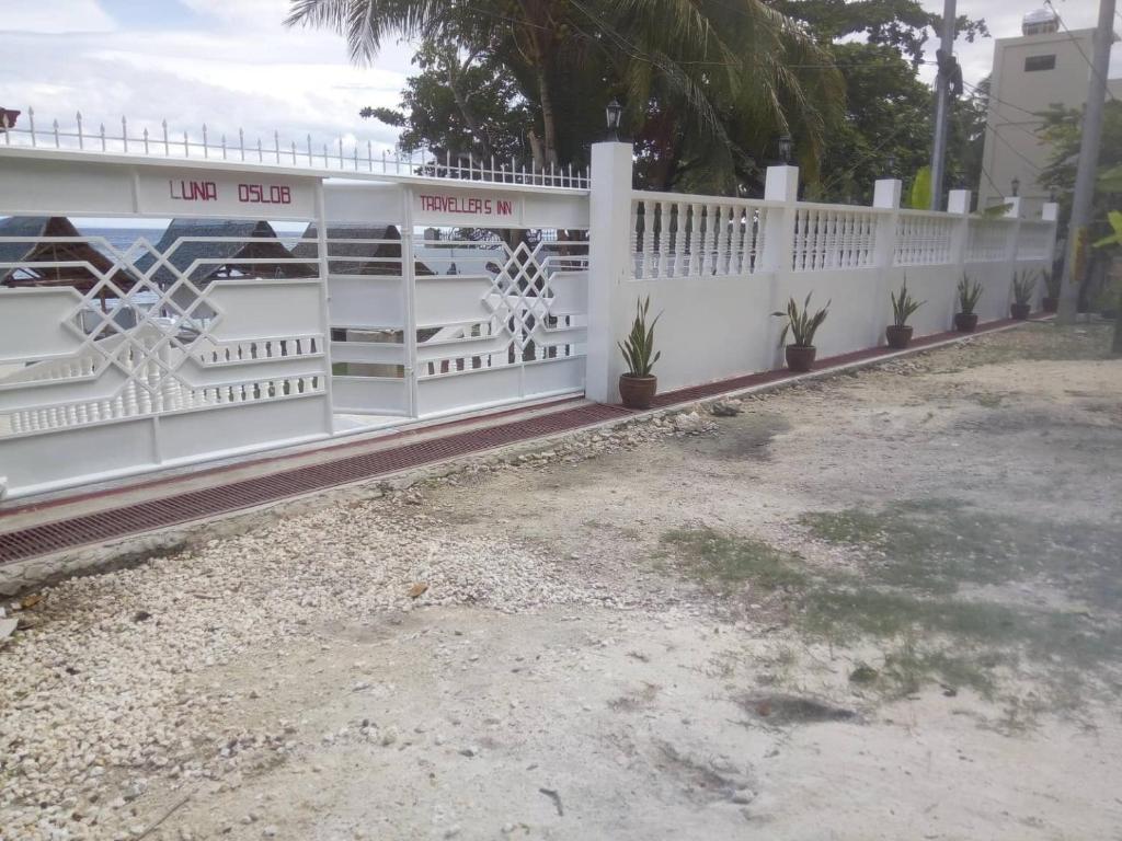 Fotografie z fotogalerie ubytování LUNA OSLOB TRAVELLERS INN - Beach Front v destinaci Oslob